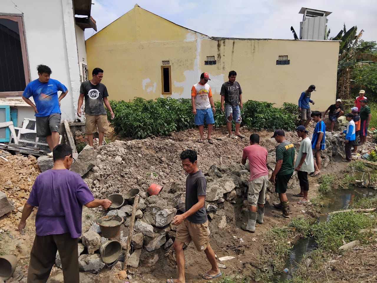 Gotong Royong Pembangunan Mushola